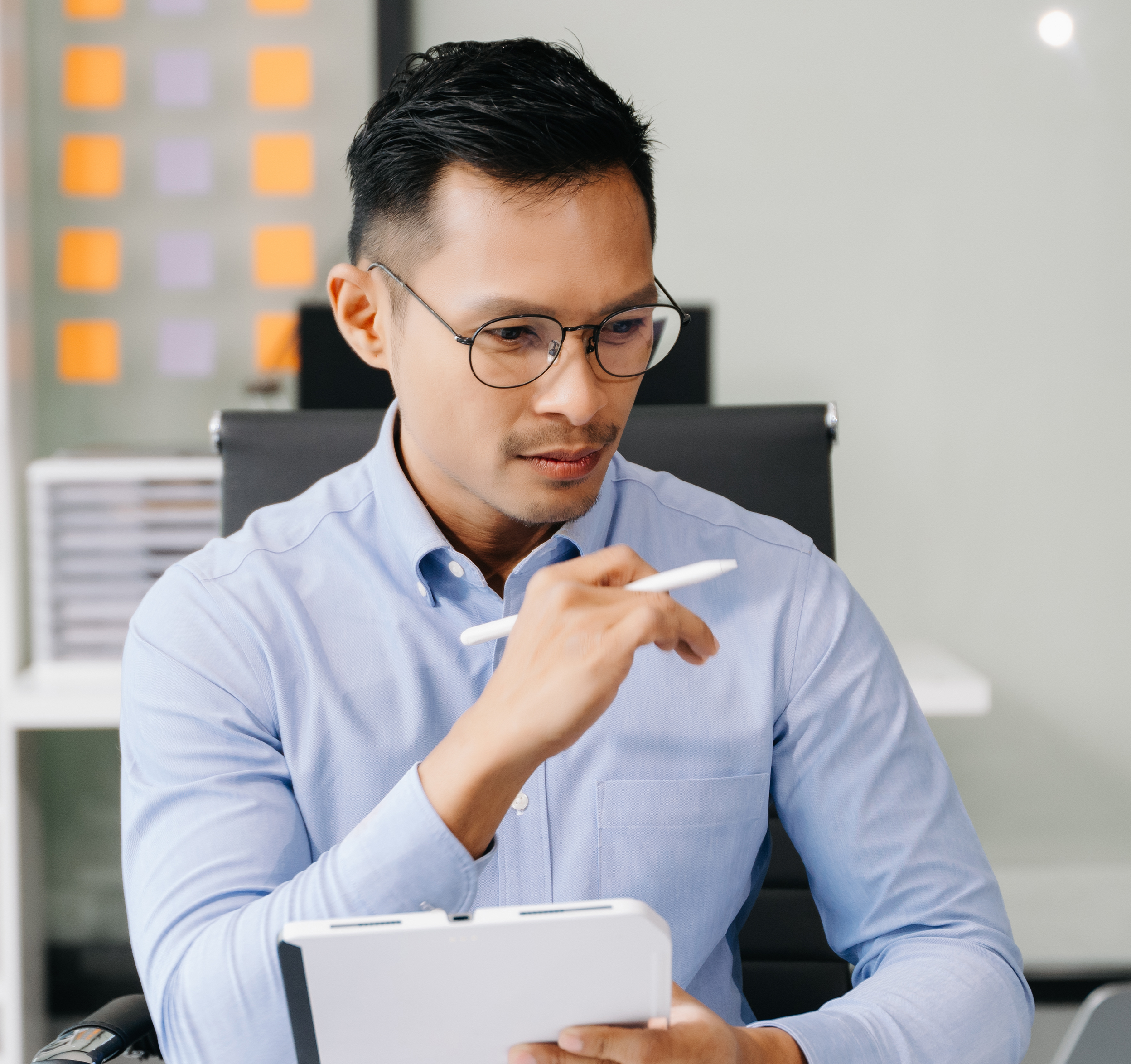 Marketing virtual assistant creating content